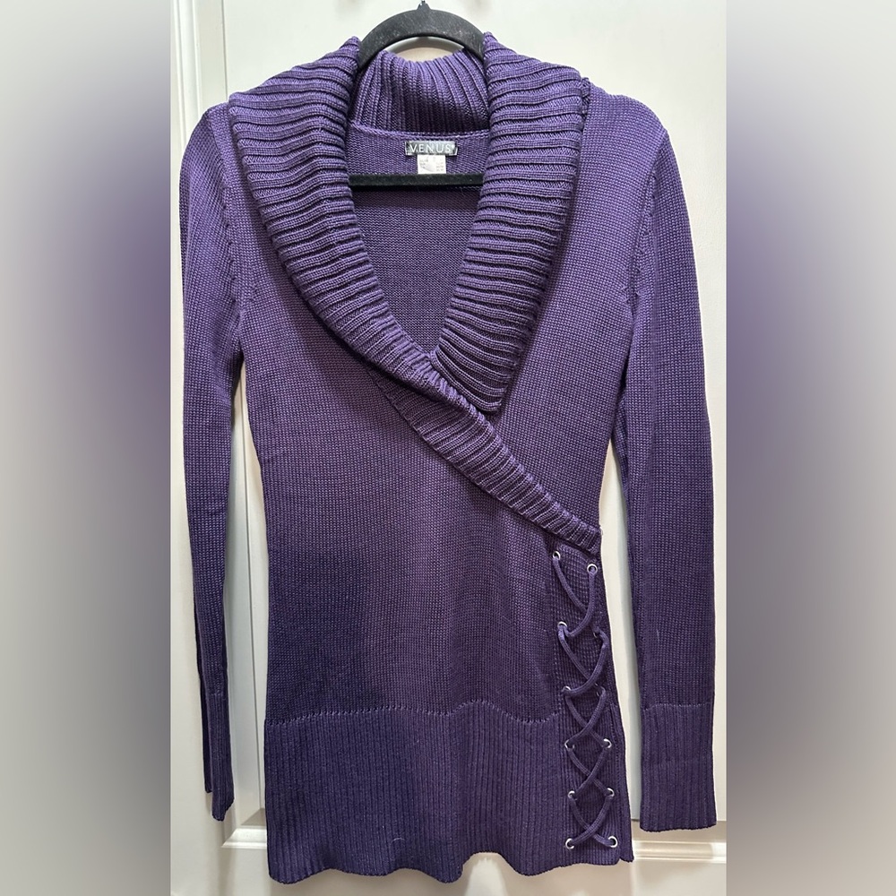 Venus Size XS Pullover V-Neck Neck Sweater EUC